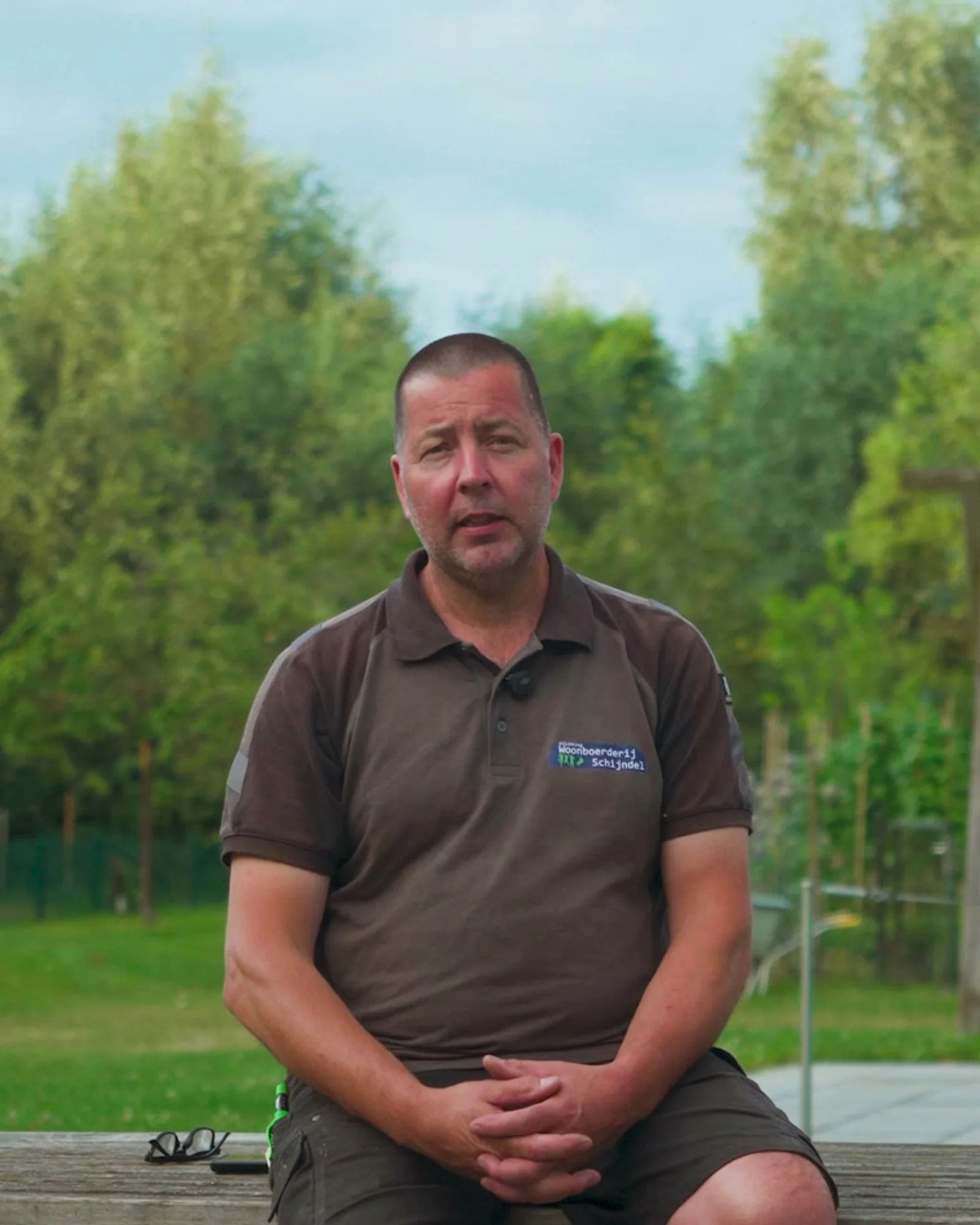 Resident of Woonboerderij Schijndel interviewed outdoors on the farmhouse grounds